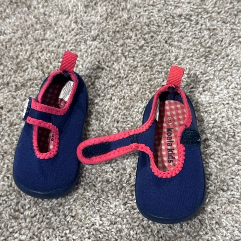 Koala kids baby toddler water shoes slip on neoprene water shoes velcro size 3